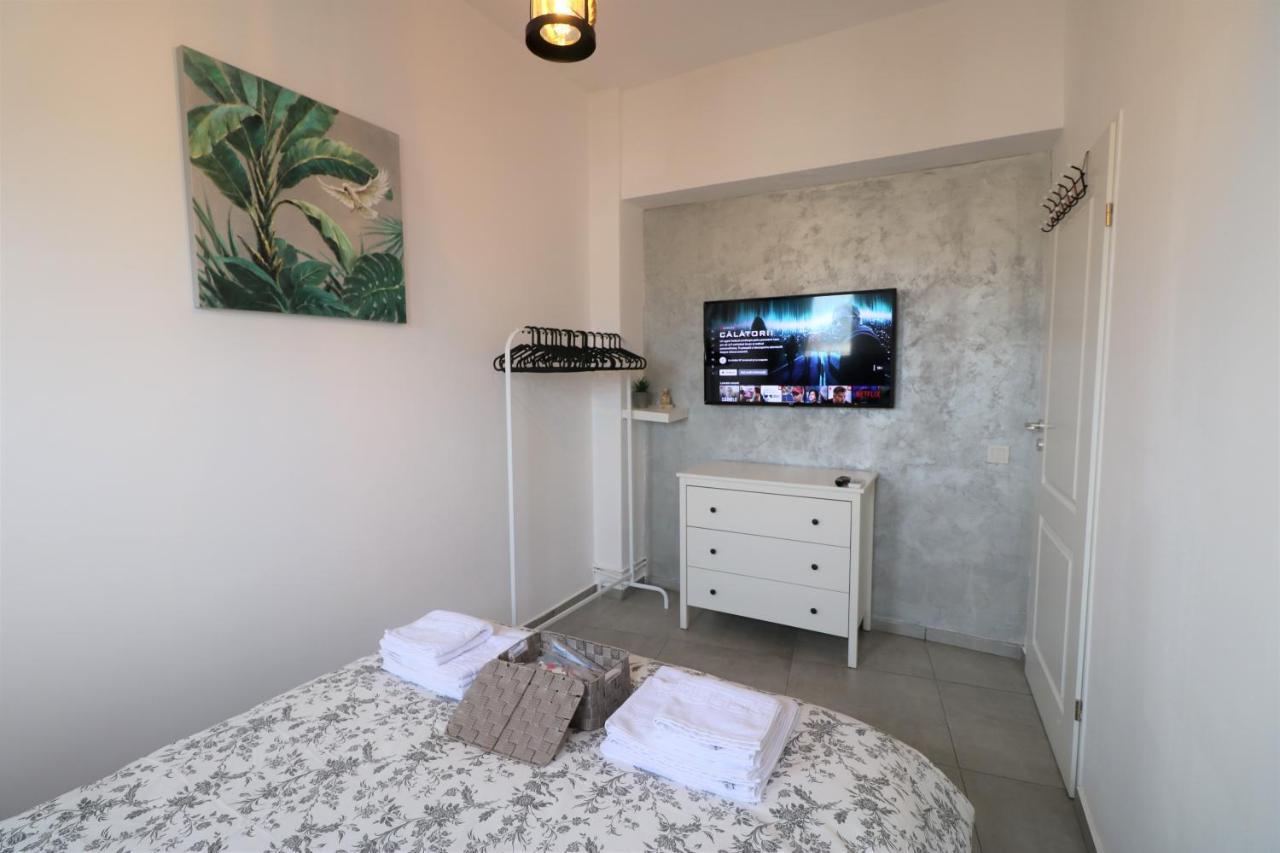 Serenity Heights Apartment: A Panoramic Haven Near Old Town - Free Minibar Apartment