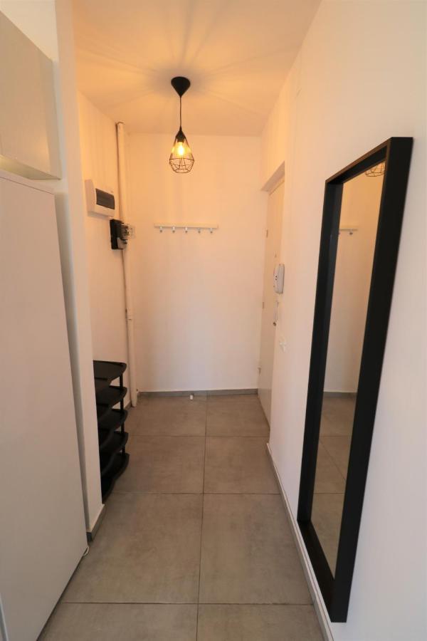 Serenity Heights Apartment: A Panoramic Haven Near Old Town - Free Minibar *