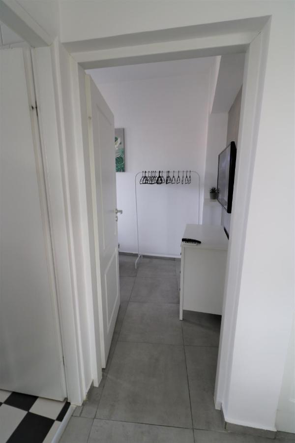 Serenity Heights Apartment: A Panoramic Haven Near Old Town - Free Minibar Apartment *