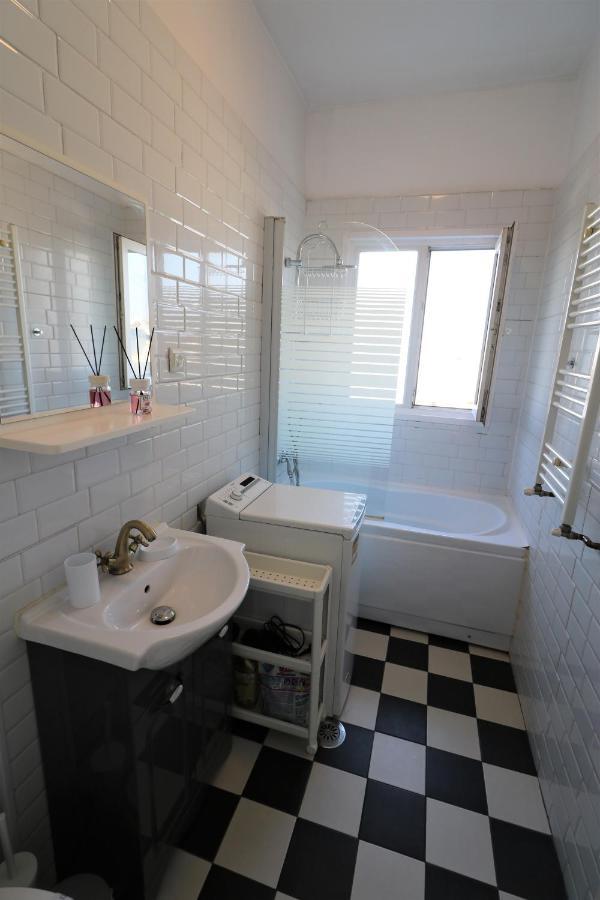 Serenity Heights Apartment: A Panoramic Haven Near Old Town - Free Minibar Apartment *