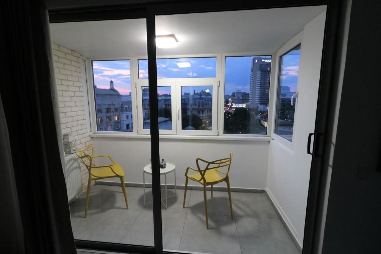 Serenity Heights Apartment: A Panoramic Haven Near Old Town - Free Minibar Apartment Bucharest