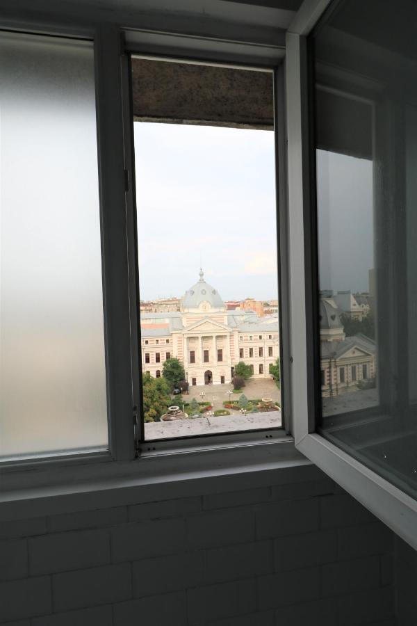 Serenity Heights Apartment: A Panoramic Haven Near Old Town - Free Minibar *