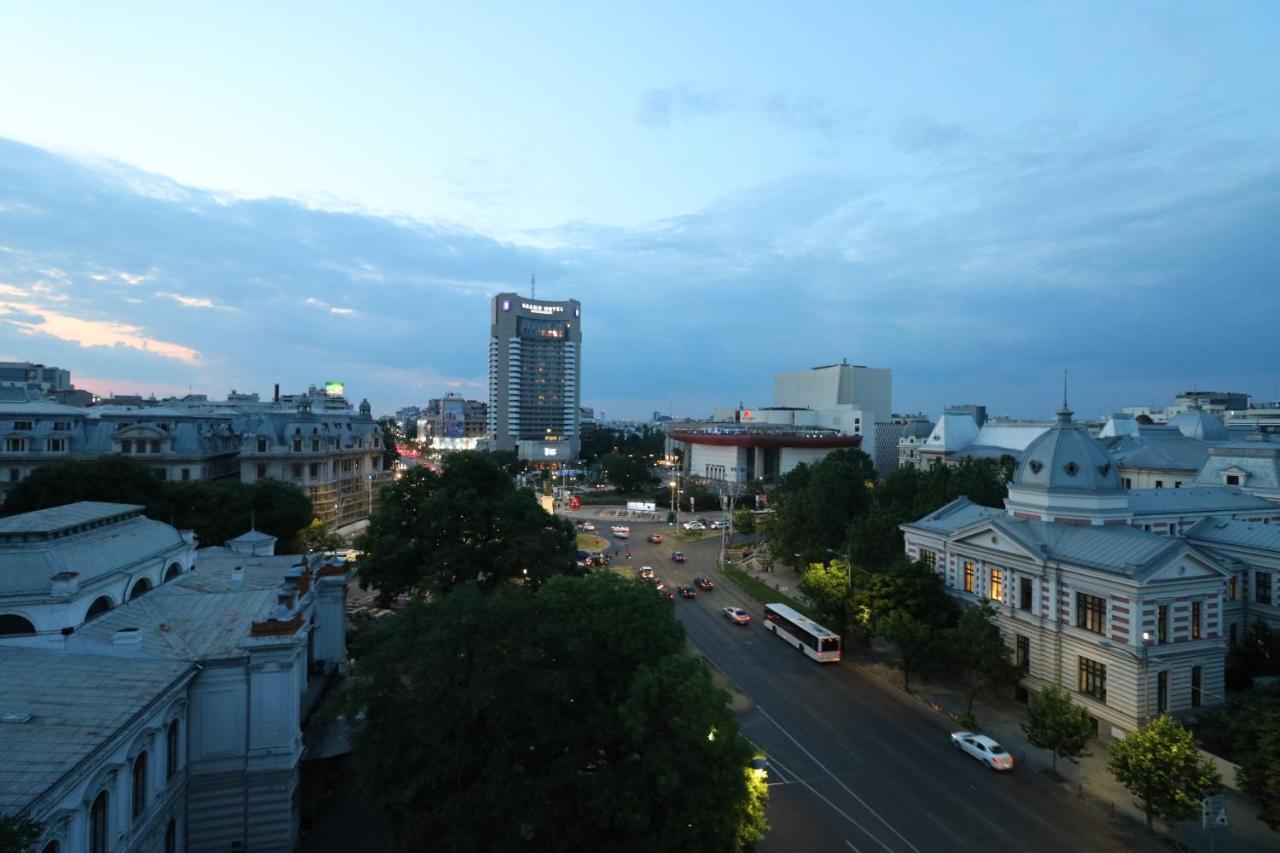 Serenity Heights Apartment: A Panoramic Haven Near Old Town - Free Minibar Apartment Bucharest