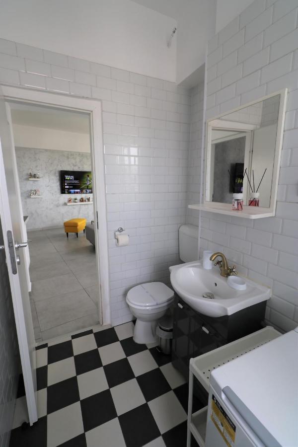 Serenity Heights Apartment: A Panoramic Haven Near Old Town - Free Minibar Apartment *