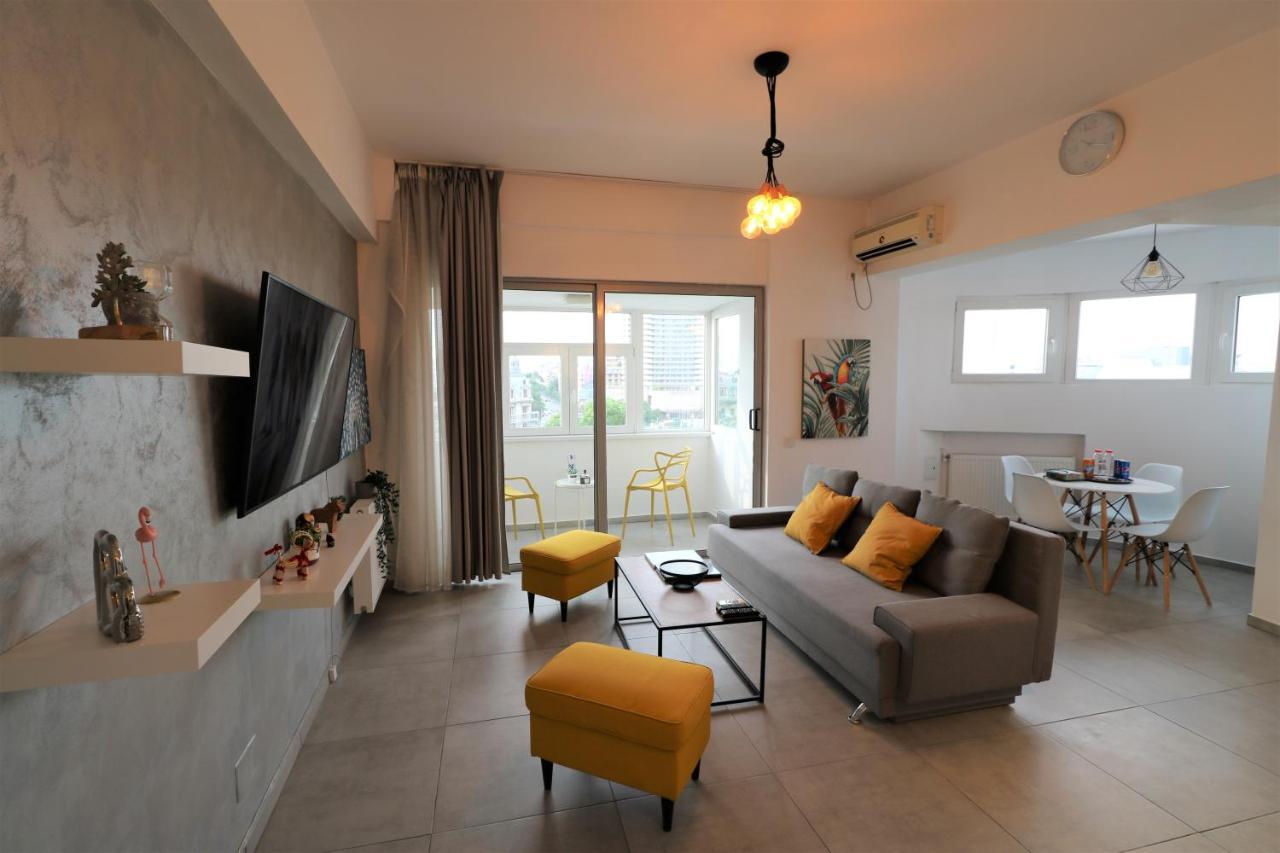 Serenity Heights Apartment: A Panoramic Haven Near Old Town - Free Minibar Apartment