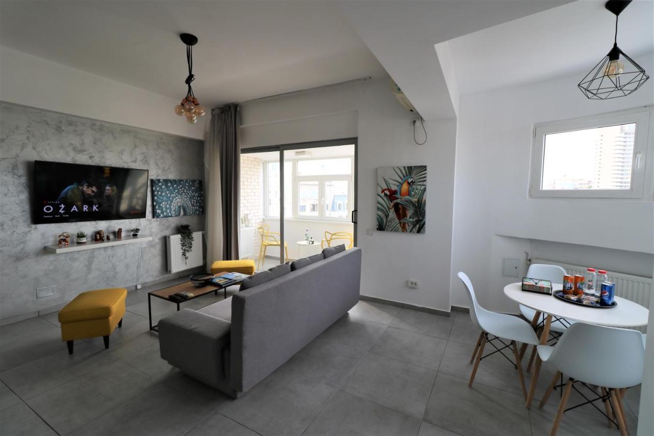 Serenity Heights Apartment: A Panoramic Haven Near Old Town - Free Minibar Apartment *