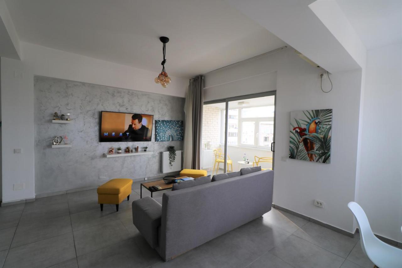 Serenity Heights Apartment: A Panoramic Haven Near Old Town - Free Minibar Apartment *