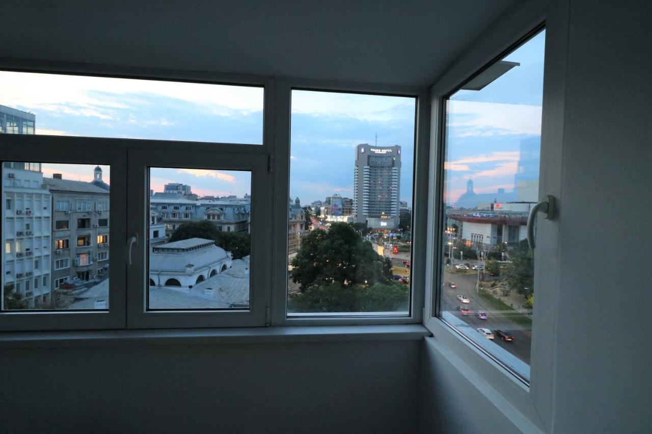 Serenity Heights Apartment: A Panoramic Haven Near Old Town - Free Minibar *