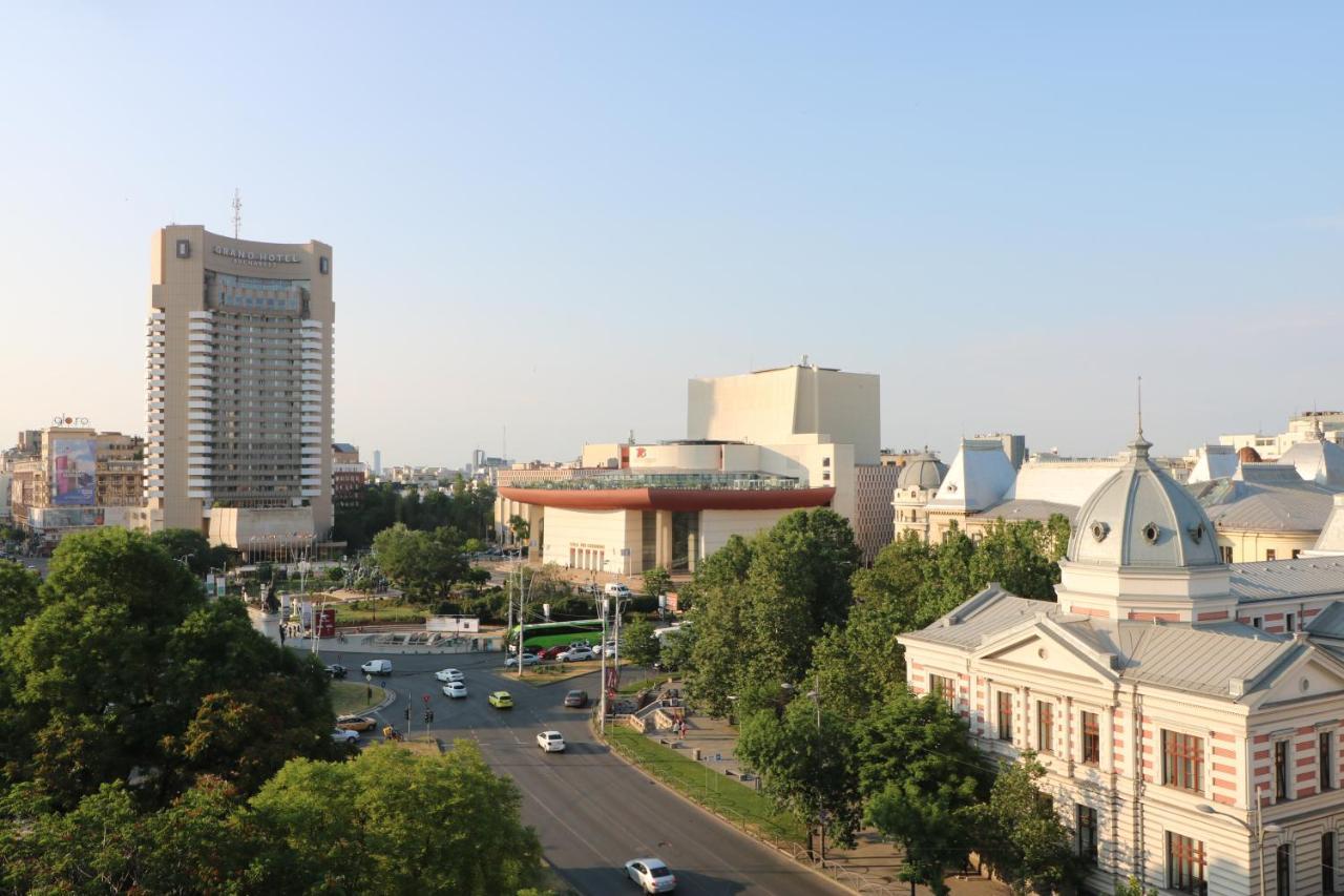 Serenity Heights Apartment: A Panoramic Haven Near Old Town - Free Minibar