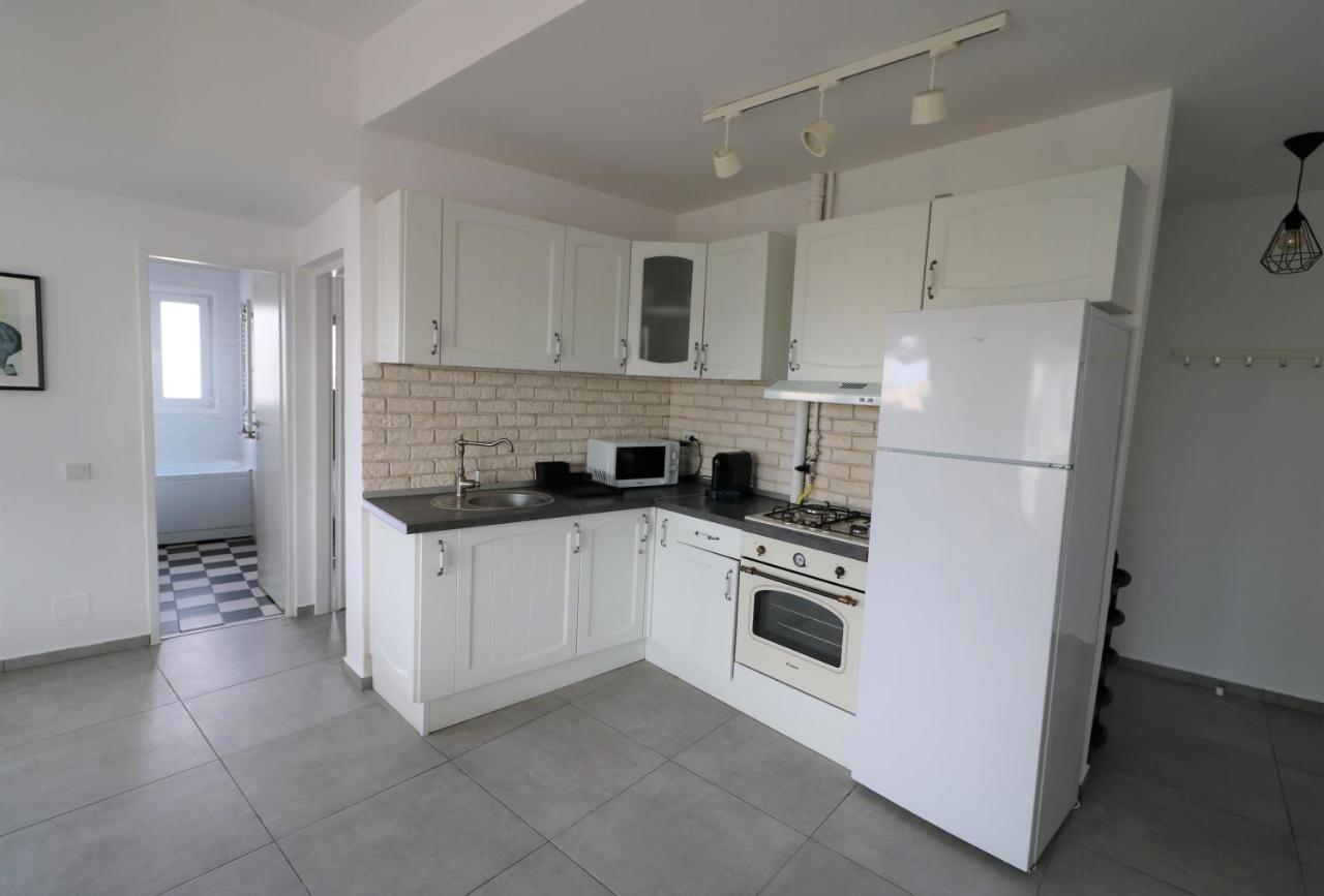 Serenity Heights Apartment: A Panoramic Haven Near Old Town - Free Minibar Apartment *