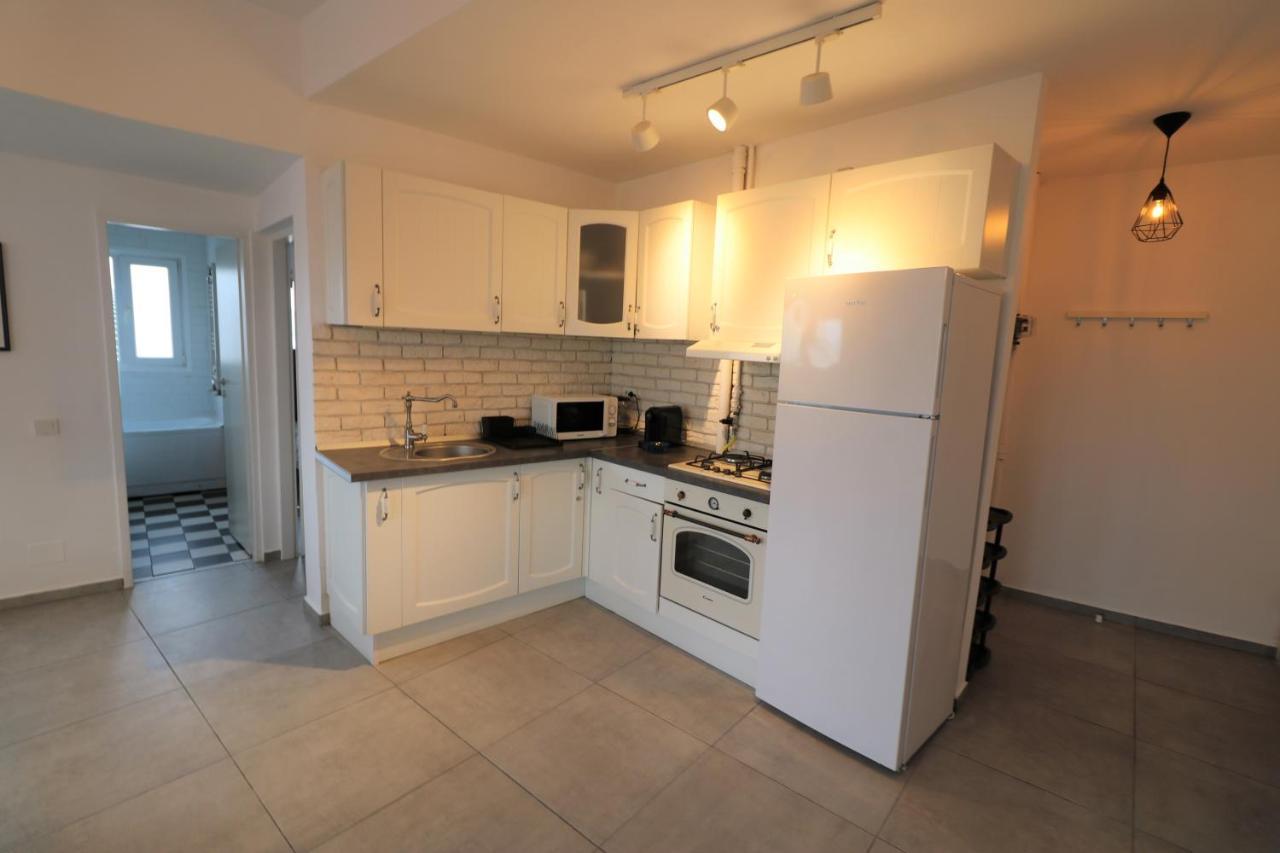 Serenity Heights Apartment: A Panoramic Haven Near Old Town - Free Minibar * Bucharest