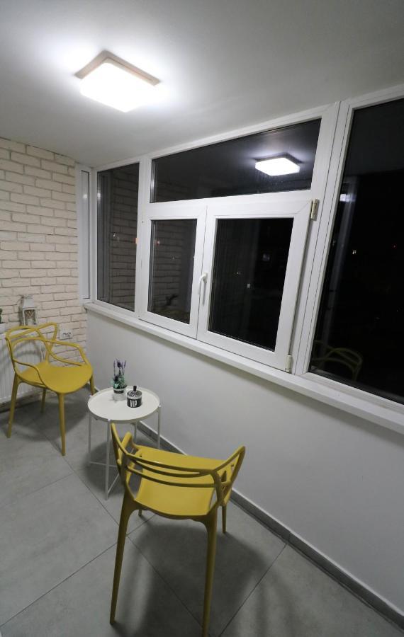Serenity Heights Apartment: A Panoramic Haven Near Old Town - Free Minibar Apartment Bucharest