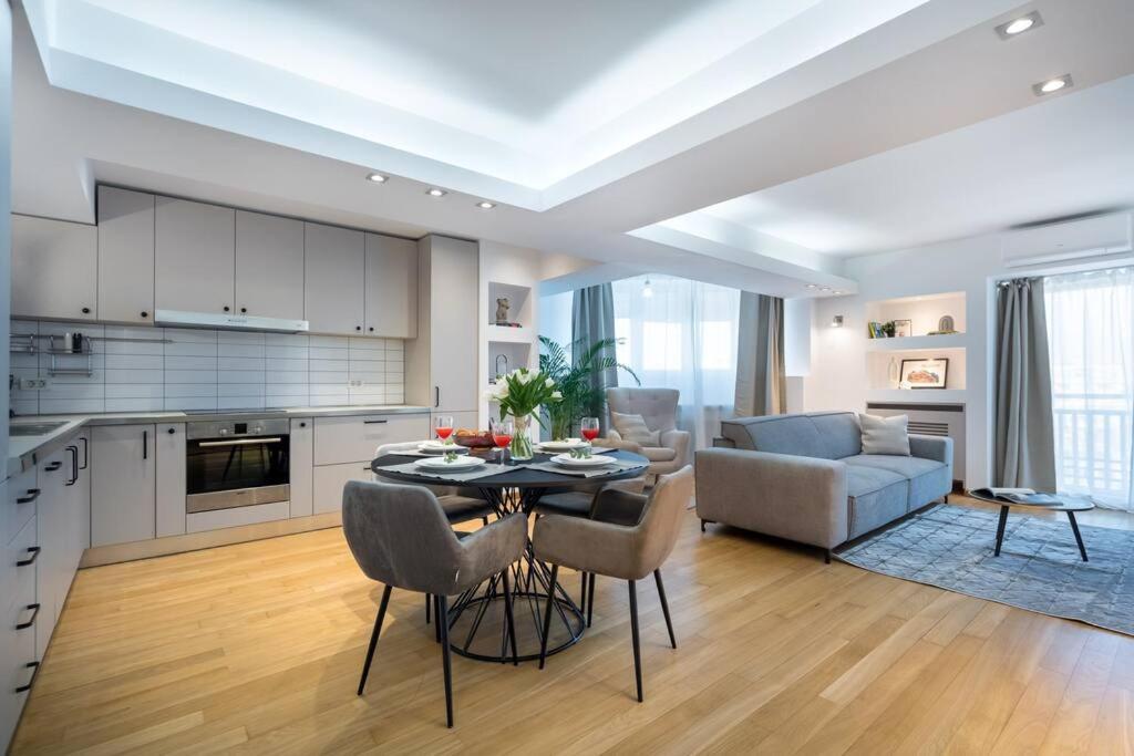Apartment Superb River Views 1br + Parking *