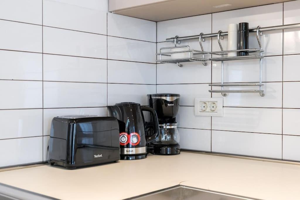 Superb River Views 1br + Parking Apartment