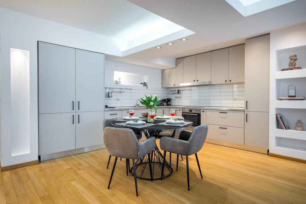 Apartment Superb River Views 1br + Parking