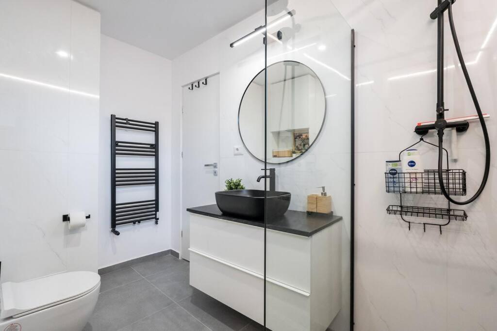 Apartment Superb Views 3br Midtown Flat - 3 Balconies *