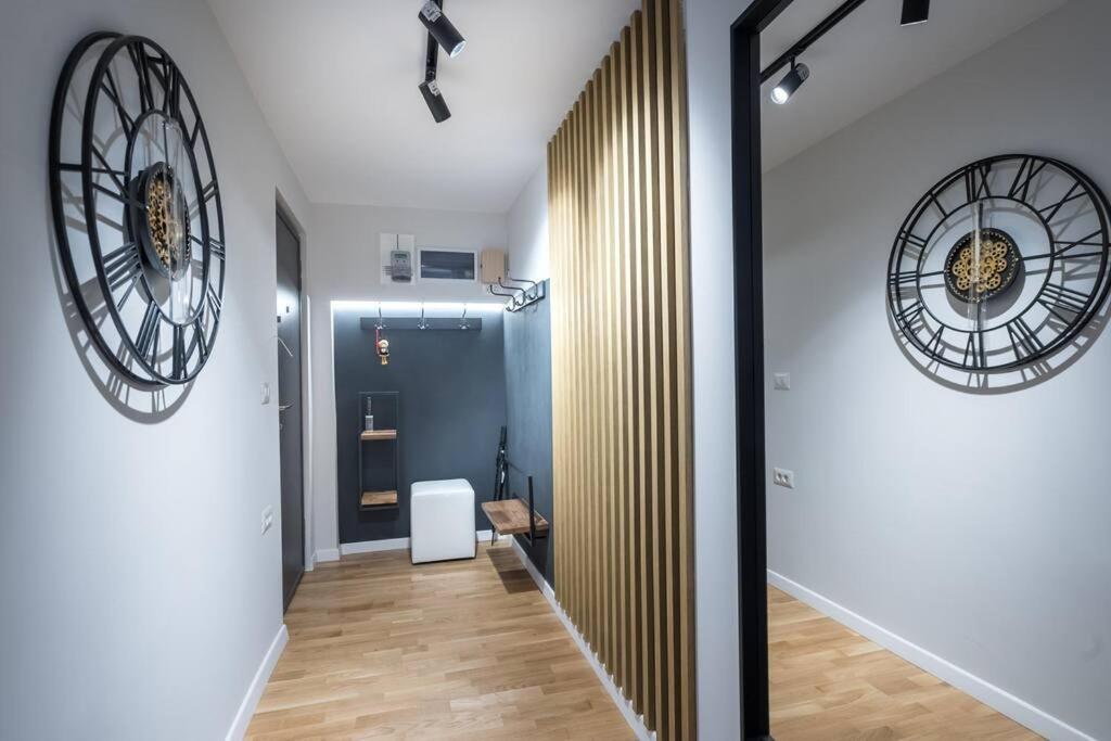 Superb Views 3br Midtown Flat - 3 Balconies Apartment Bucharest