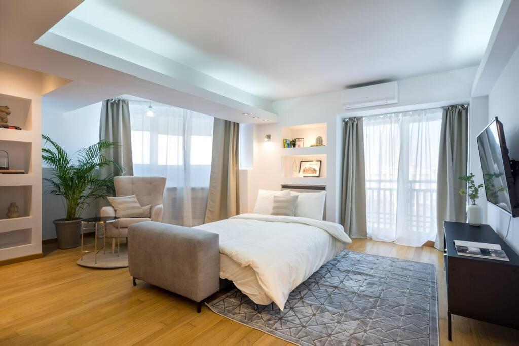 Superb River Views 1br + Parking * Bucharest