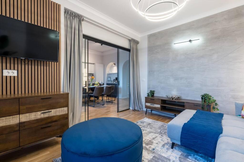 Superb Views 3br Midtown Flat - 3 Balconies Apartment
