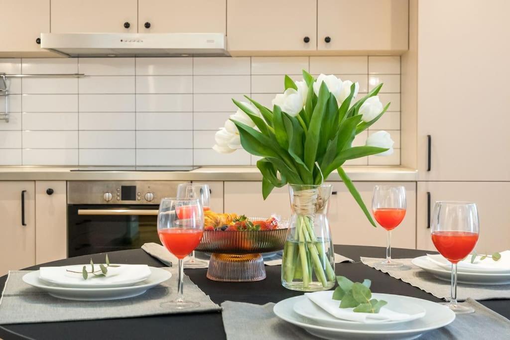 Superb River Views 1br + Parking * Bucharest