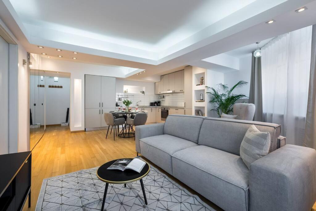 Apartment Superb River Views 1br + Parking *