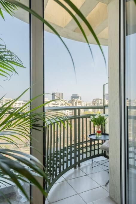 Superb River Views 1br + Parking Bucharest