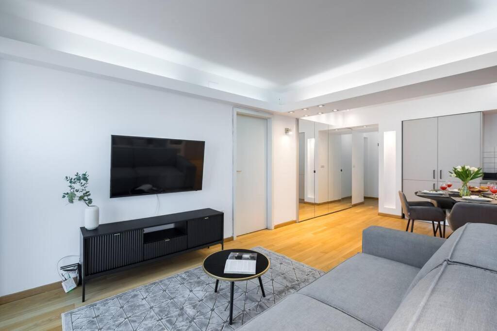 Apartment Superb River Views 1br + Parking *