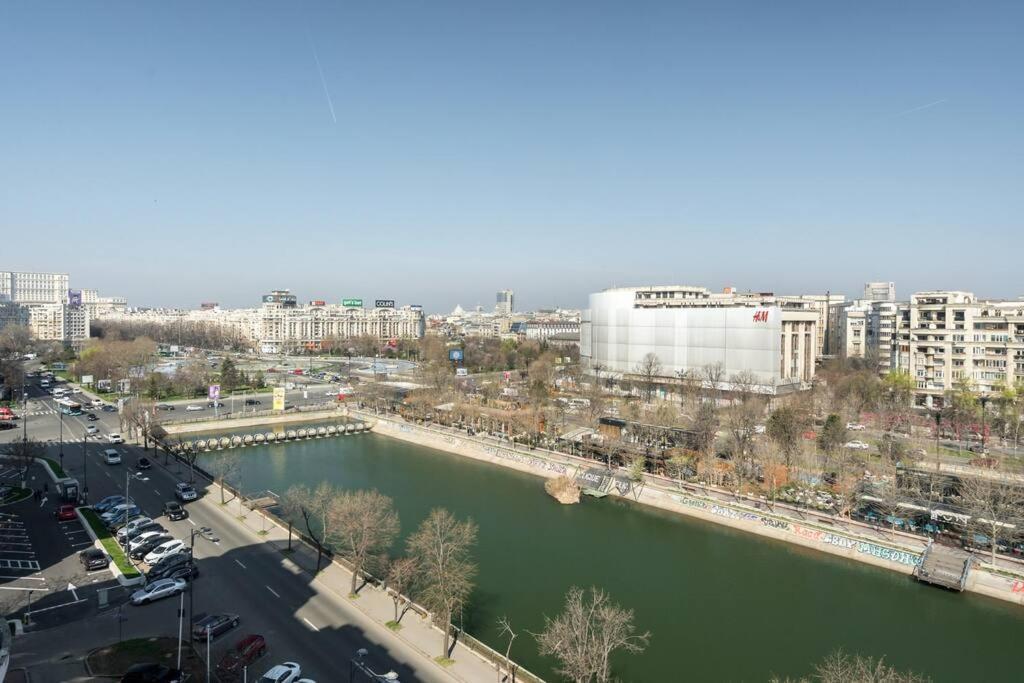 Apartment Superb River Views 1br + Parking Bucharest