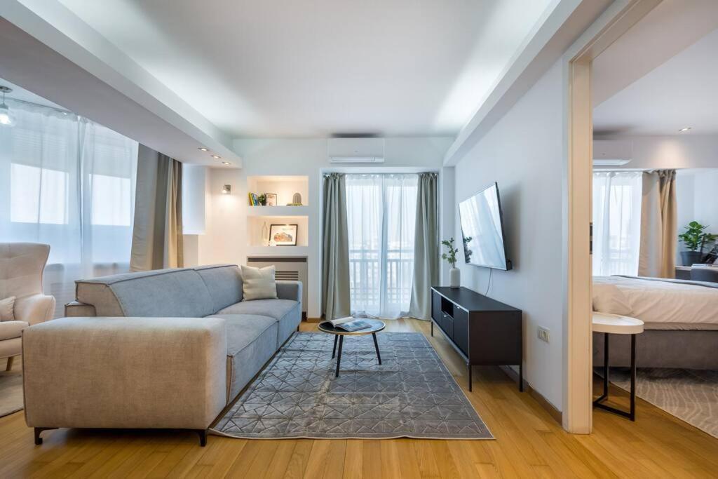 Apartment Superb River Views 1br + Parking Bucharest