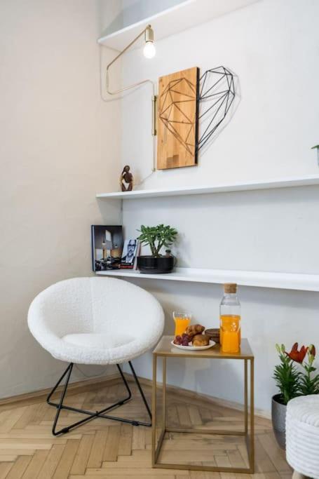 Stylish & Charming - Center Apartament *
