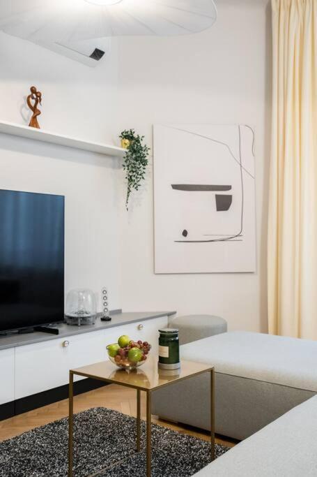 Stylish & Charming - Center * Bucureşti