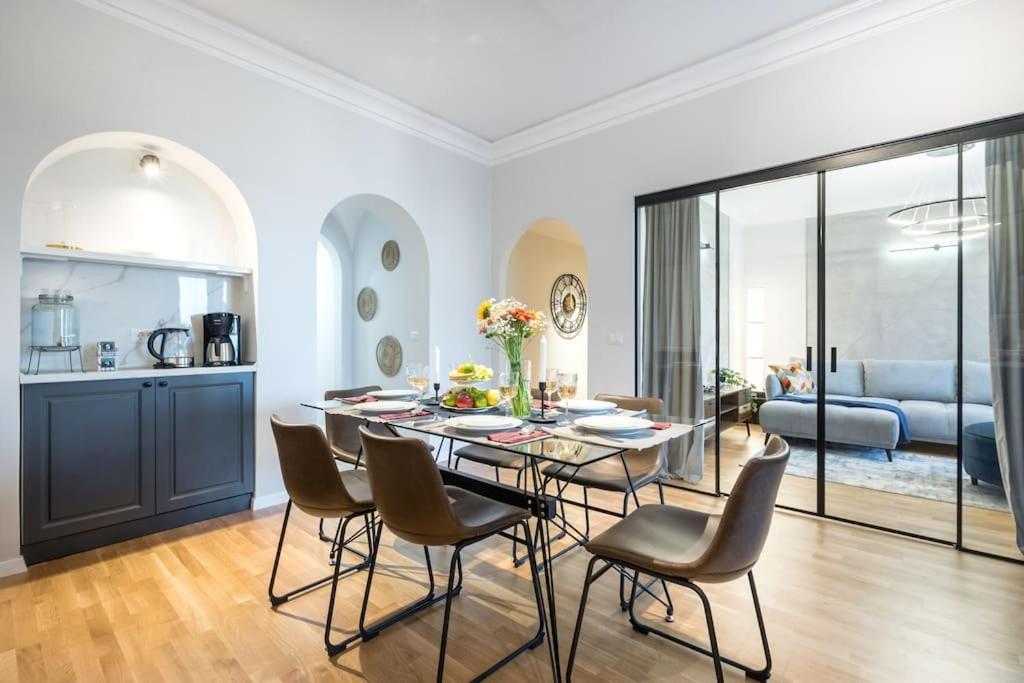 Apartment Superb Views 3br Midtown Flat - 3 Balconies
