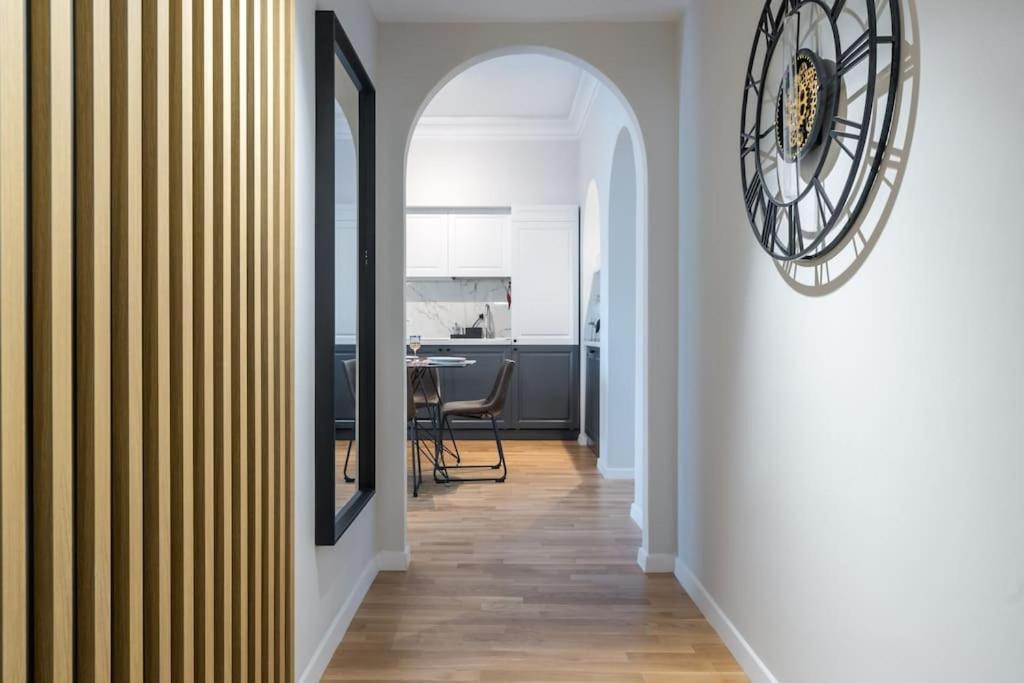 Apartment Superb Views 3br Midtown Flat - 3 Balconies Bucharest