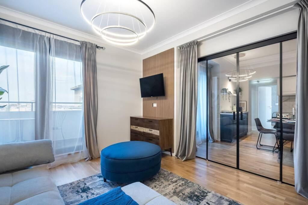 Apartment Superb Views 3br Midtown Flat - 3 Balconies *