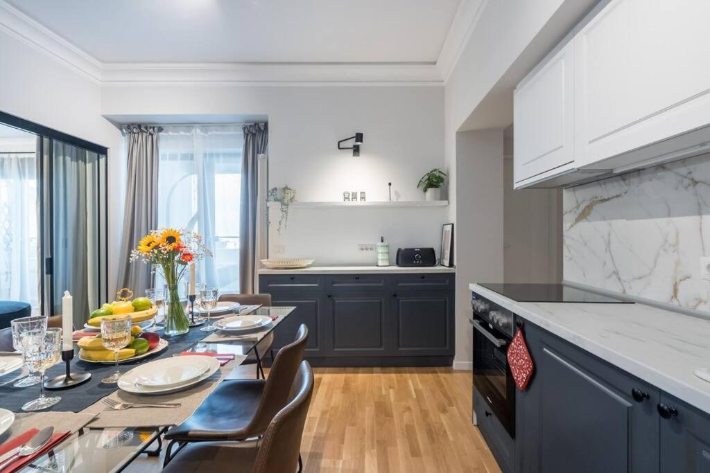 Apartment Superb Views 3br Midtown Flat - 3 Balconies *