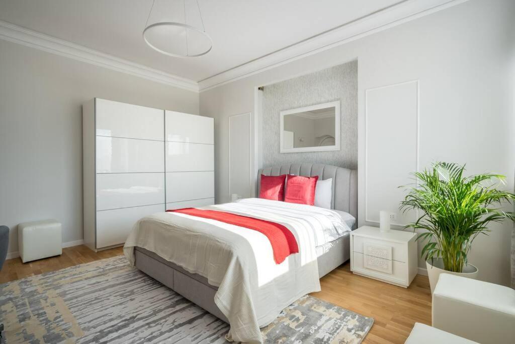 Superb Views 3br Midtown Flat - 3 Balconies Apartment *
