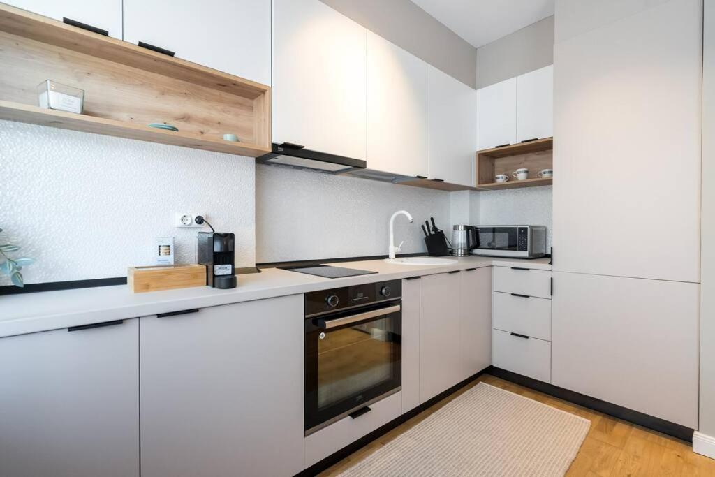 Bright 1br Flat - New Midtown Building + Terrace Apartament Bucureşti