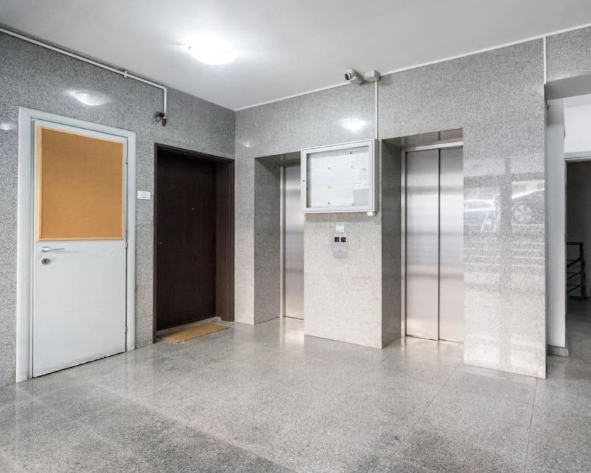 Bright 1br Flat - New Midtown Building + Terrace * Bucureşti