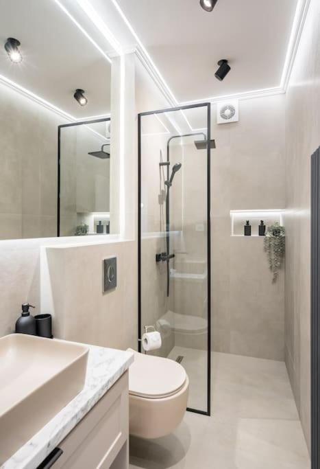 Stylish 2br Vilacrosse Passage - Netflix Apartment Bucharest