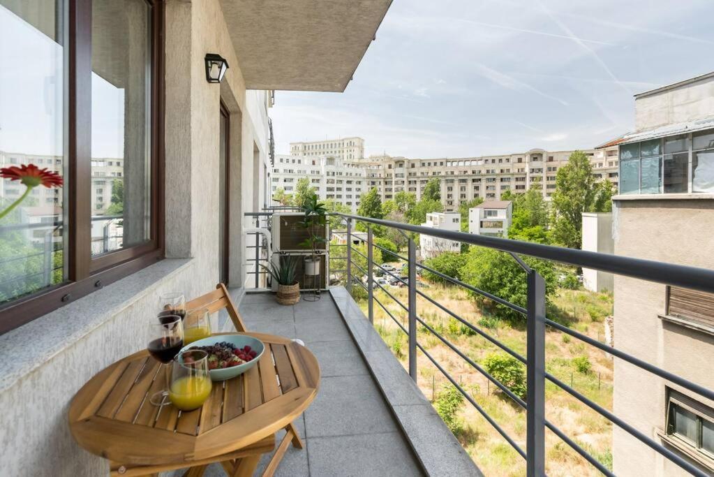 Bright 1br Flat - New Midtown Building + Terrace Bucureşti