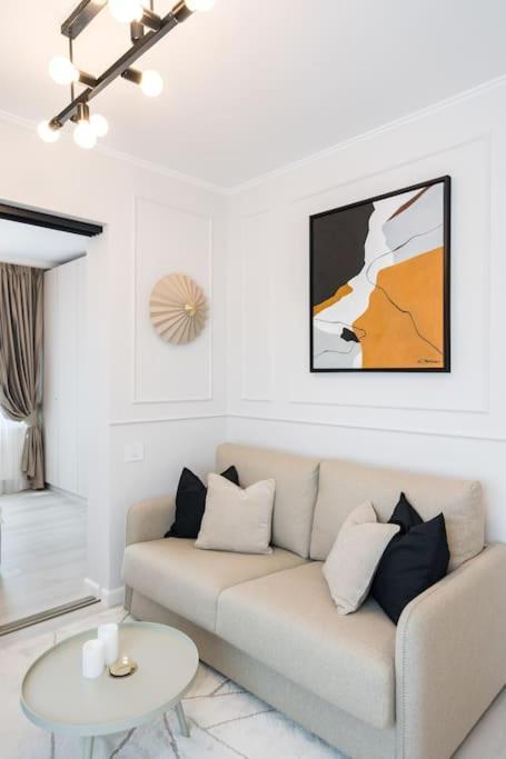 Charming - Netflix + Balcony * Bucureşti