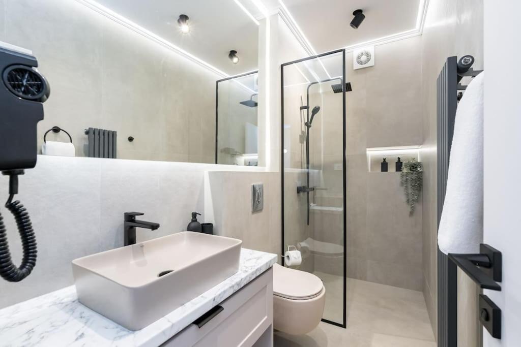 Apartment Stylish 2br Vilacrosse Passage - Netflix Bucharest