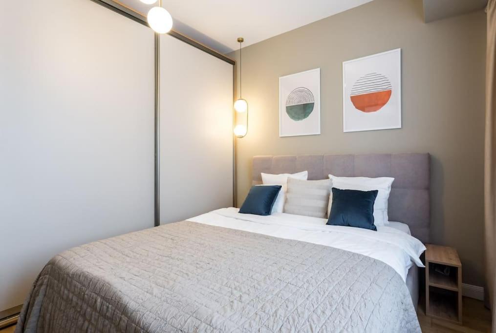 Bright 1br Flat - New Midtown Building + Terrace