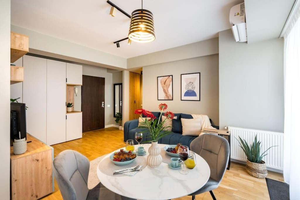 Bright 1br Flat - New Midtown Building + Terrace Apartament *