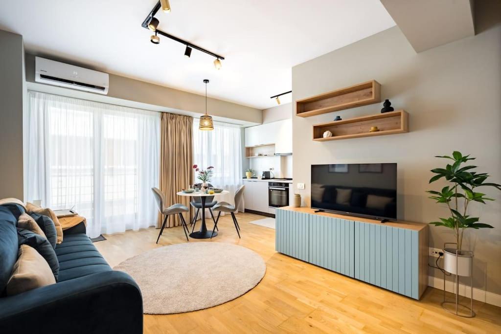 Bright 1br Flat - New Midtown Building + Terrace * Bucureşti