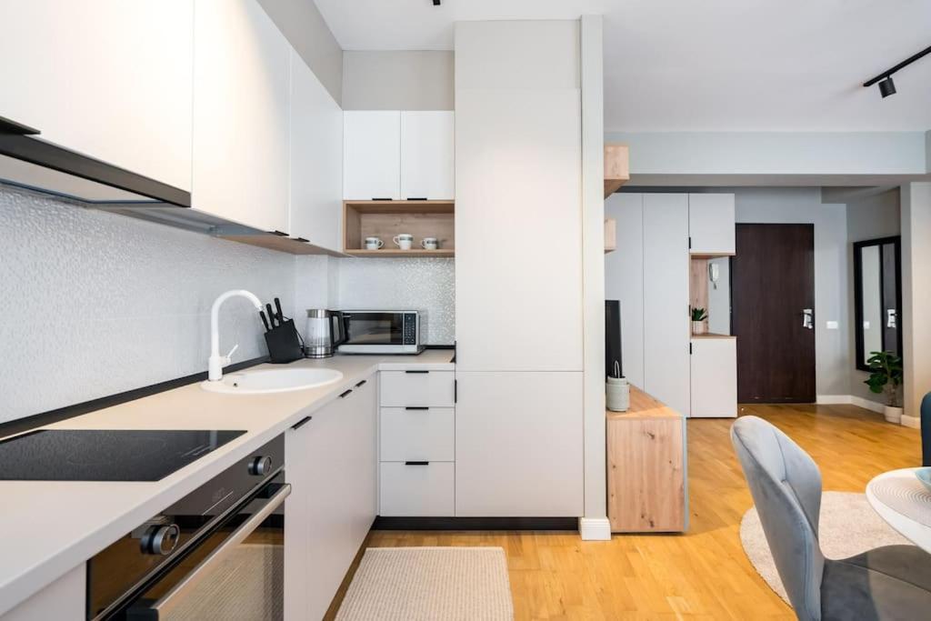 Apartament Bright 1br Flat - New Midtown Building + Terrace *