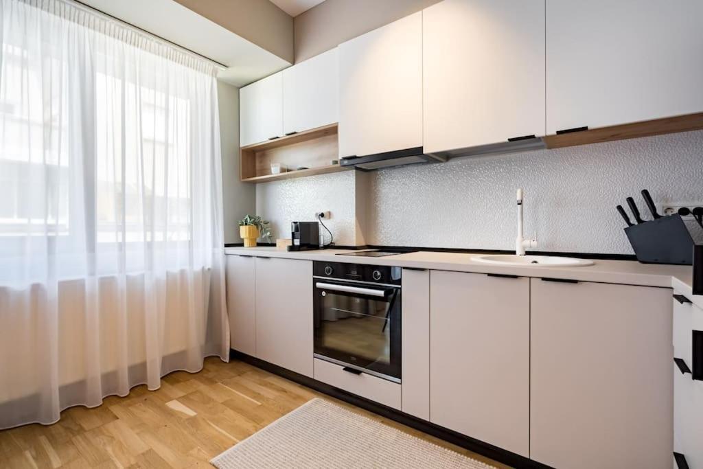 Bright 1br Flat - New Midtown Building + Terrace *