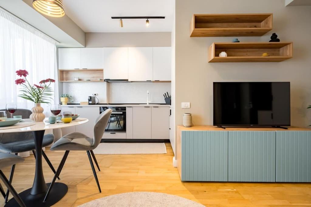 Apartament Bright 1br Flat - New Midtown Building + Terrace Bucureşti