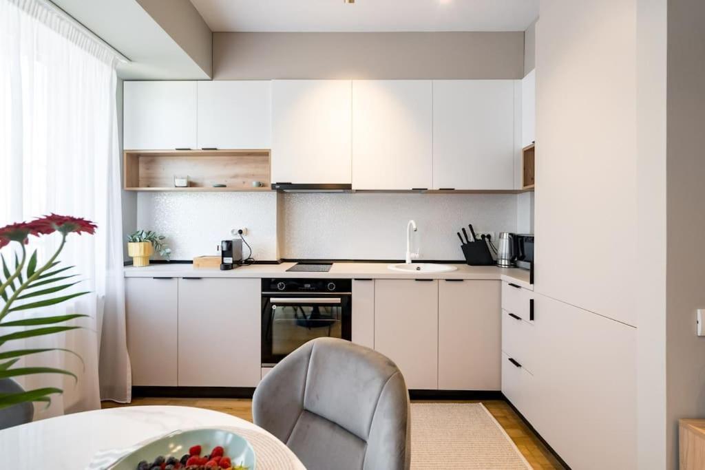 Bright 1br Flat - New Midtown Building + Terrace Bucureşti