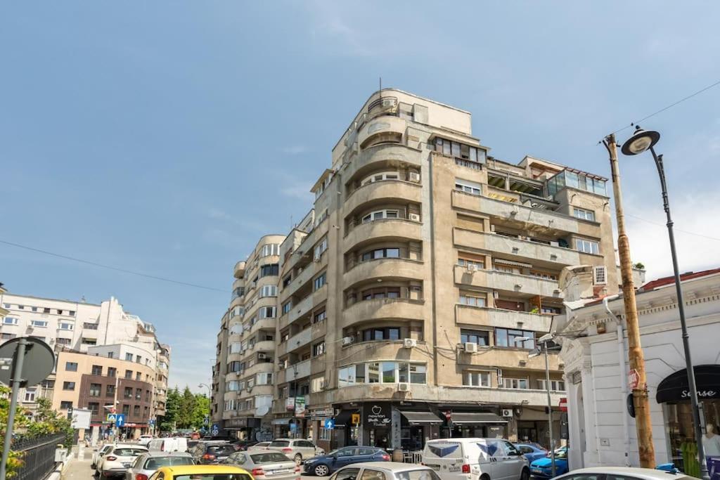 Charming - Netflix + Balcony Bucharest